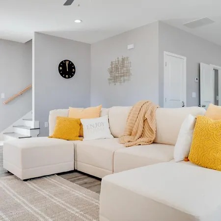 Modern Getaway Home Near Uga Arch